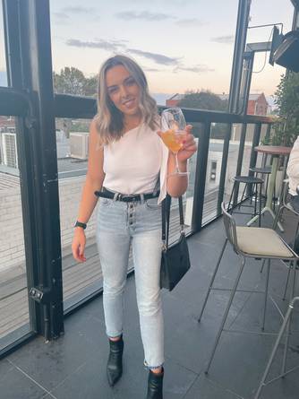 Chloe Burns Profile Image