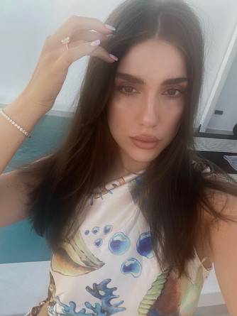 Elyzia Menounos Profile Image