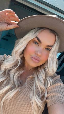 LAURA KING Profile Image