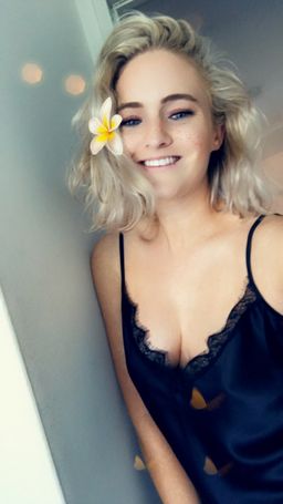 Elizabeth Price avatar
