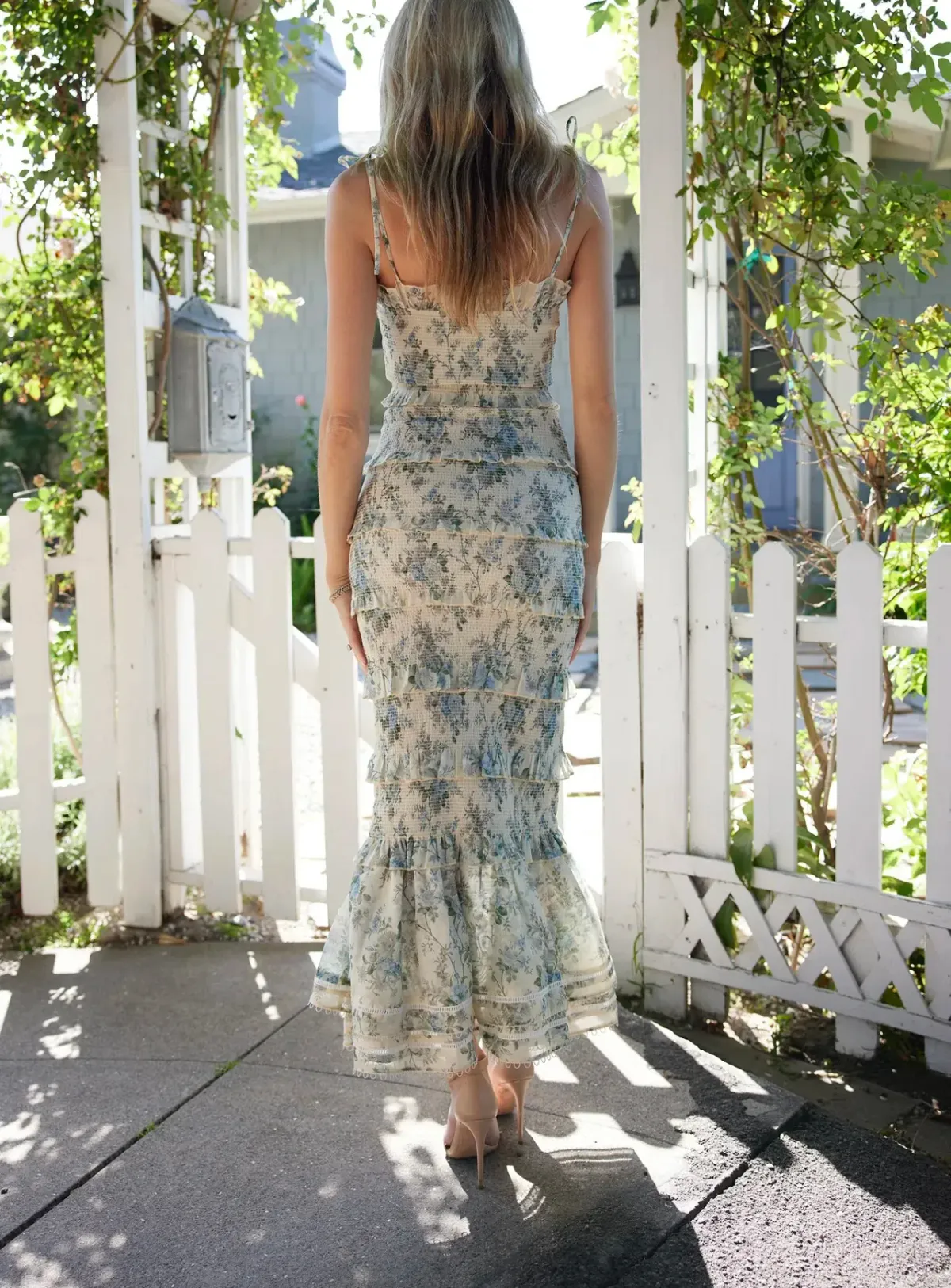 V. Chapman - The Geranium Dress in Blue Bouquet - Size 6 - Image 2