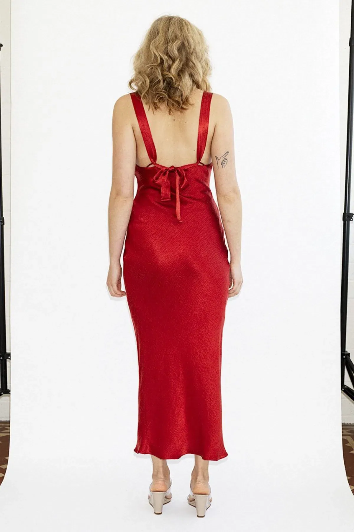 Third Form Intrigue Bias Midi Dress Red Size 8 - Image 4