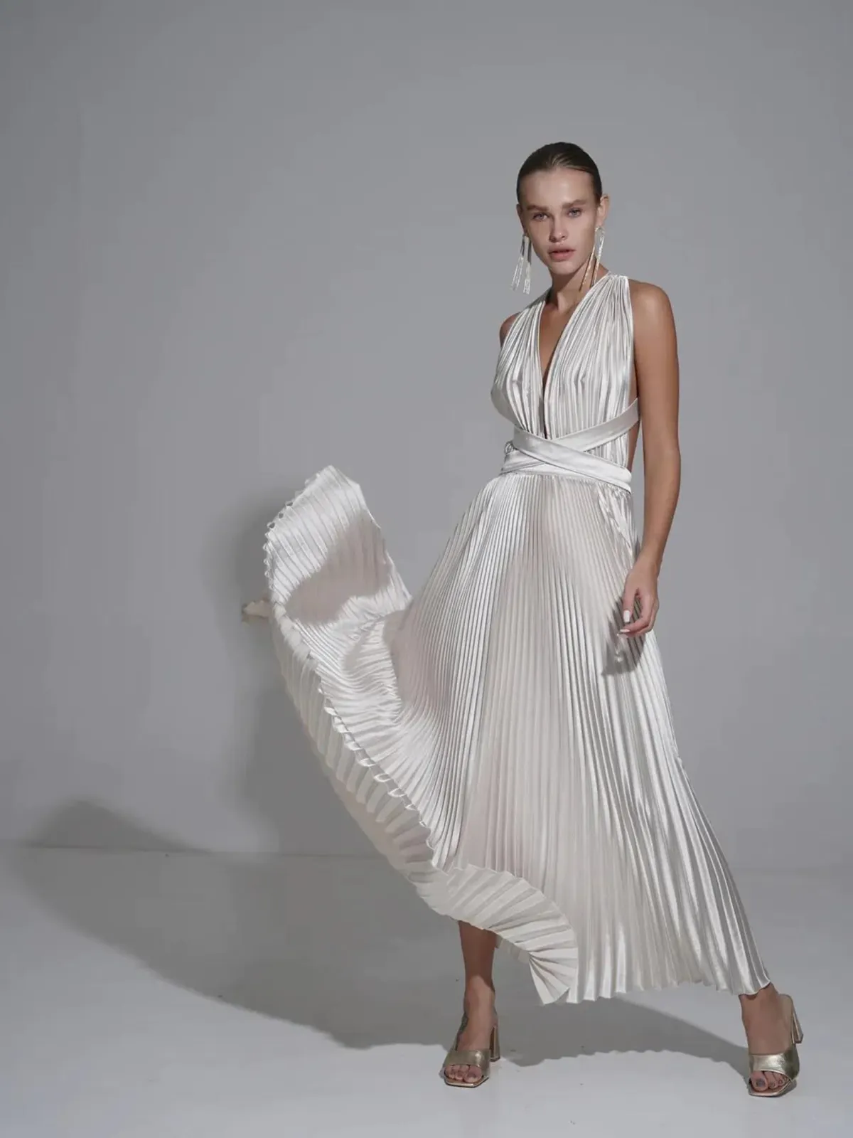 L'Idee Moderniste Gown Champagne Size AU 6 - Image 3
