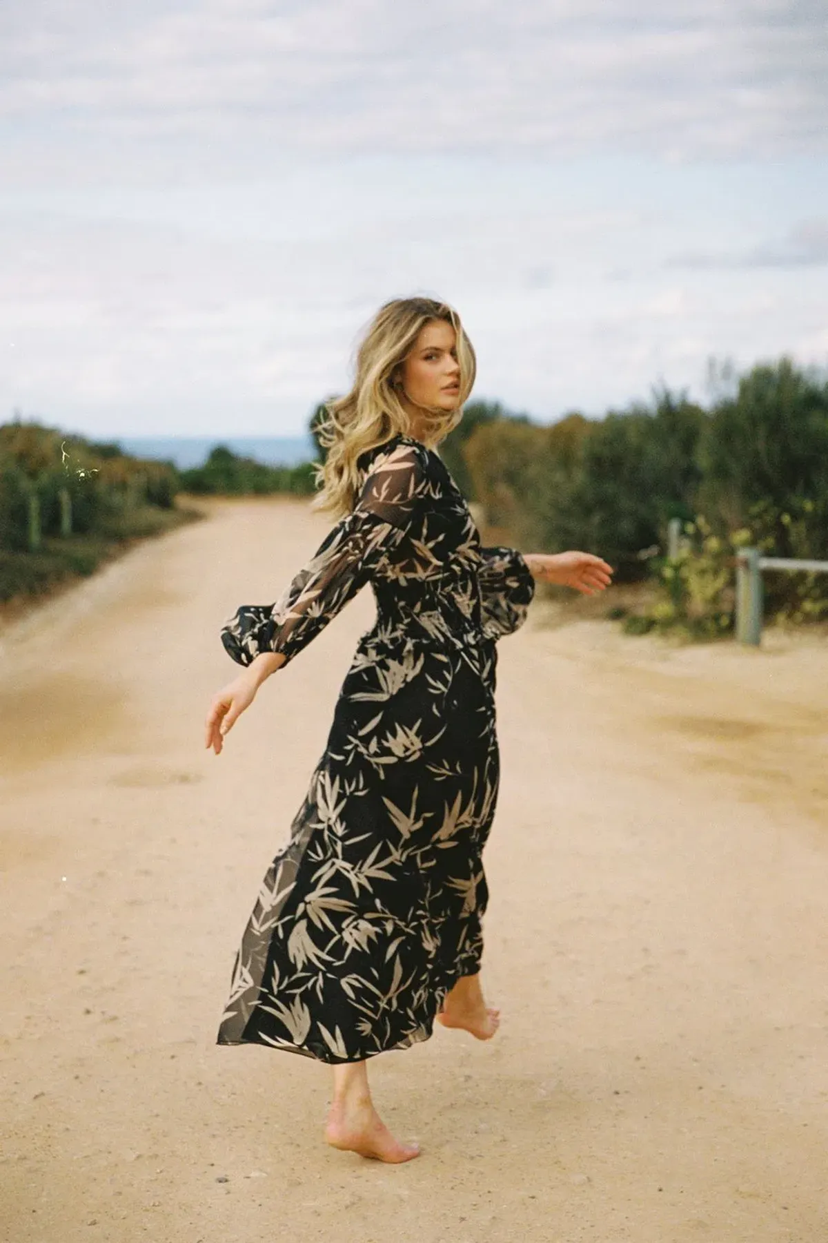 Shona Joy Monterey Shirred Lace Up Maxi Dress in Black/Wheat Print Size AU 8 - Image 2