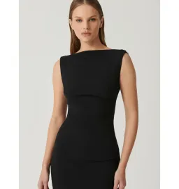 Effie Kats Verona Gown Black Size AU 8 for rent on The Volte - image 2