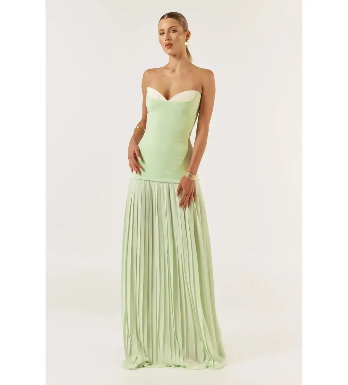 She is Olla Nicolette Maxi Size AU 8  - Image 1