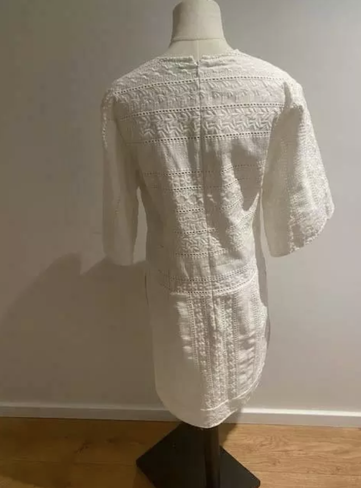 LOVER THE LABEL Italian Linen White Embroidery Dress Size S/M - Image 3