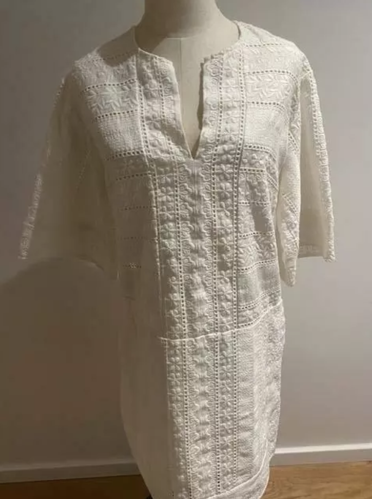 LOVER THE LABEL Italian Linen White Embroidery Dress Size S/M - Image 4