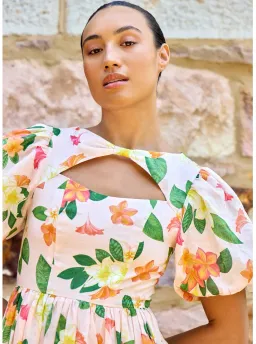 Isabella Longinnou Frangipani Puff Sleeve Midi Dress Print Size 14 for rent on The Volte - image 4