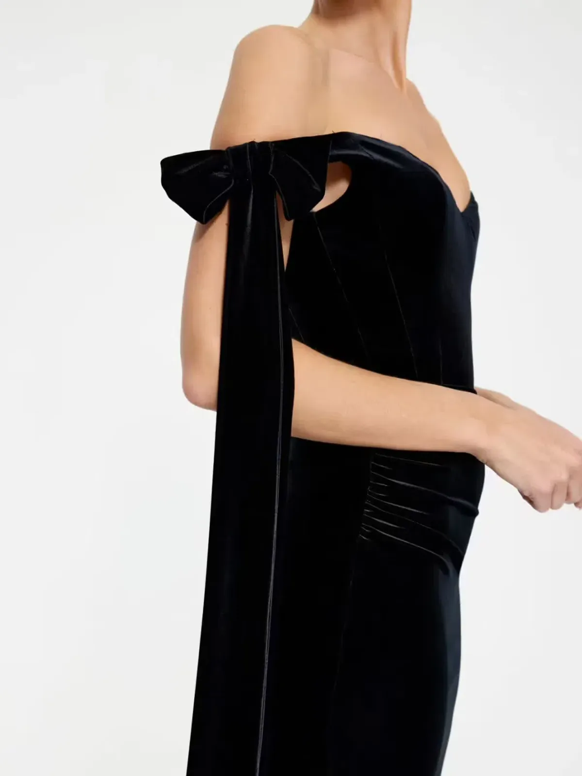 Effie Kats Ginger Gown in Black Velvet Size 10 - Image 4