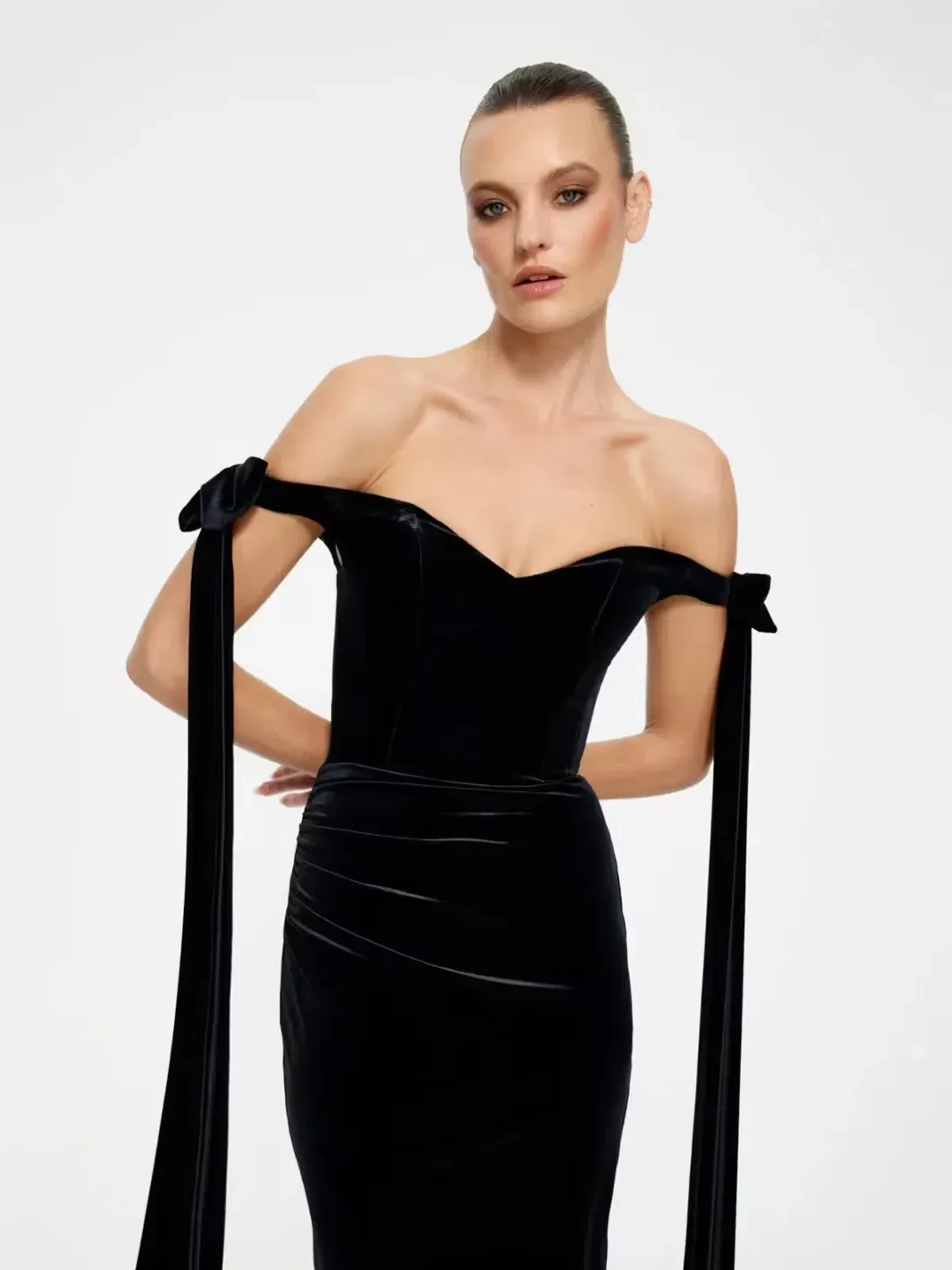 Effie Kats Ginger Gown in Black Velvet Size 10 - Image 2