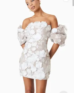 Elliatt Floral Embellished Mini Dress White Size AU 10 for rent on The Volte - image 2