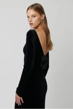 Effie Kats Yasmine Gown in Black Size S / AU 8 for rent on The Volte - image 3