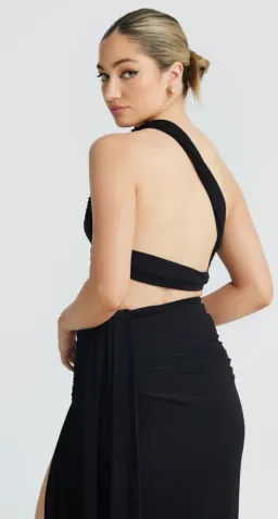 Melani Set - Viera in Black  for rent on The Volte - image 2