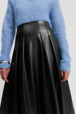 Country Road Black A-Line Soft Faux Leather Midi Skirt Size 8 for rent on The Volte - image 4