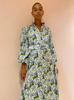 Palm Noosa Noddy Dress In Blue Blooms Size 8 for rent on The Volte - image 8