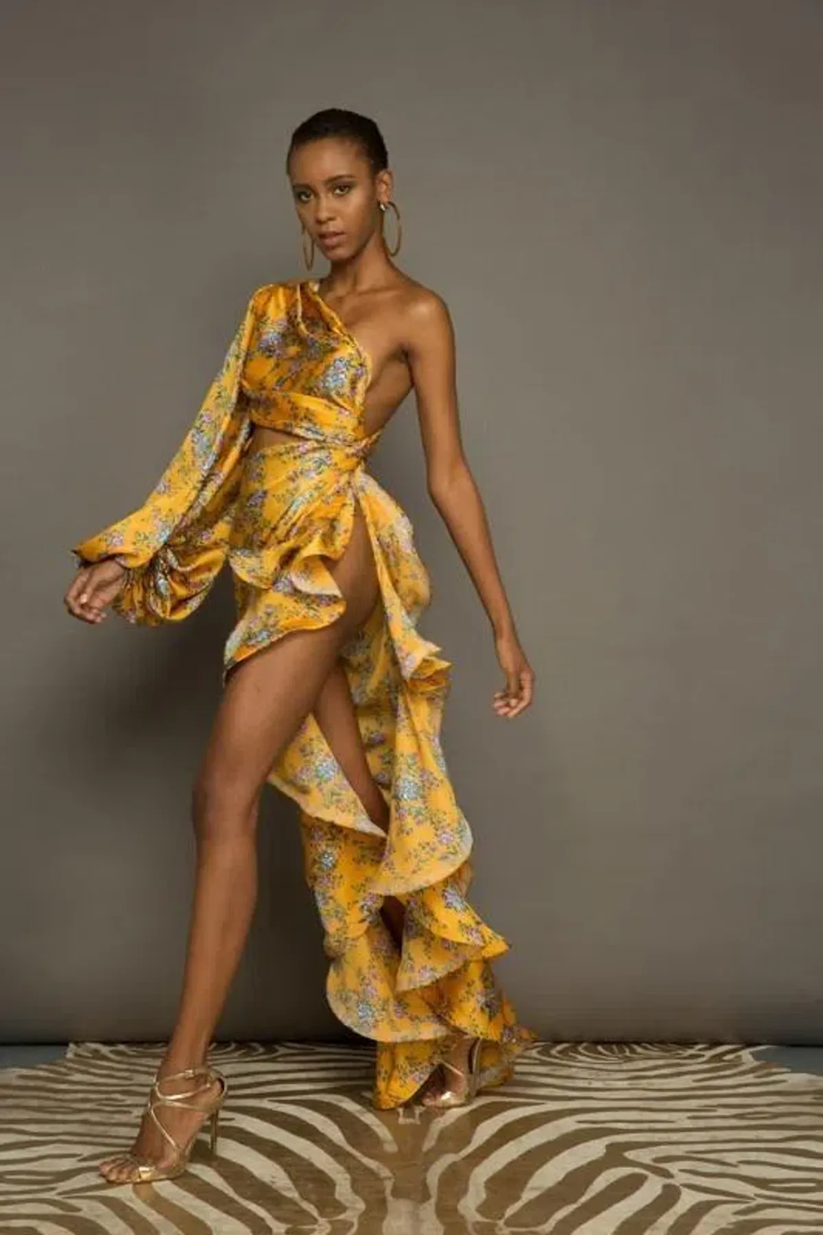 Bronx and Banco Hanna Gown Yellow Floral 10 M Medium - Image 5