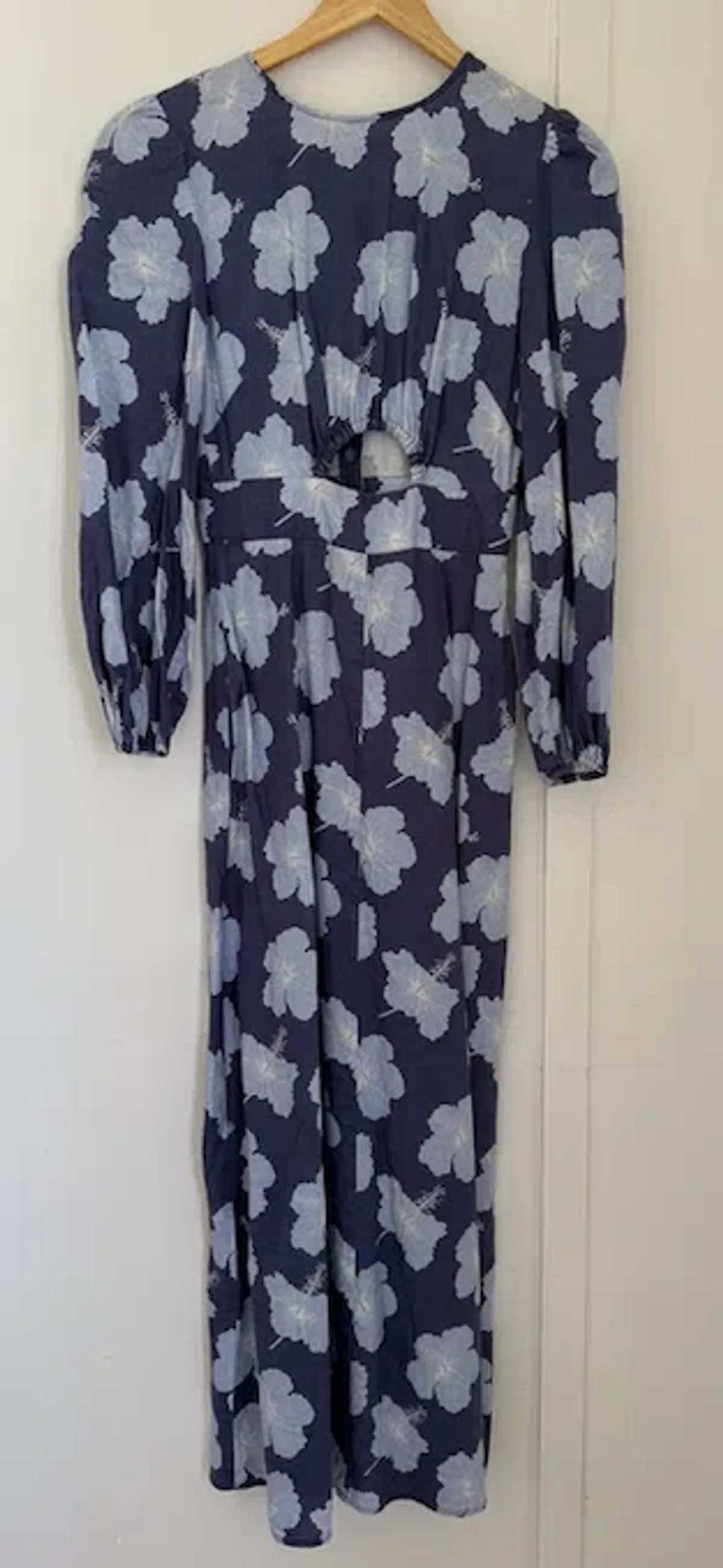 Palm Noosa Magnolia Dress in Blue Hibiscus - Image 5
