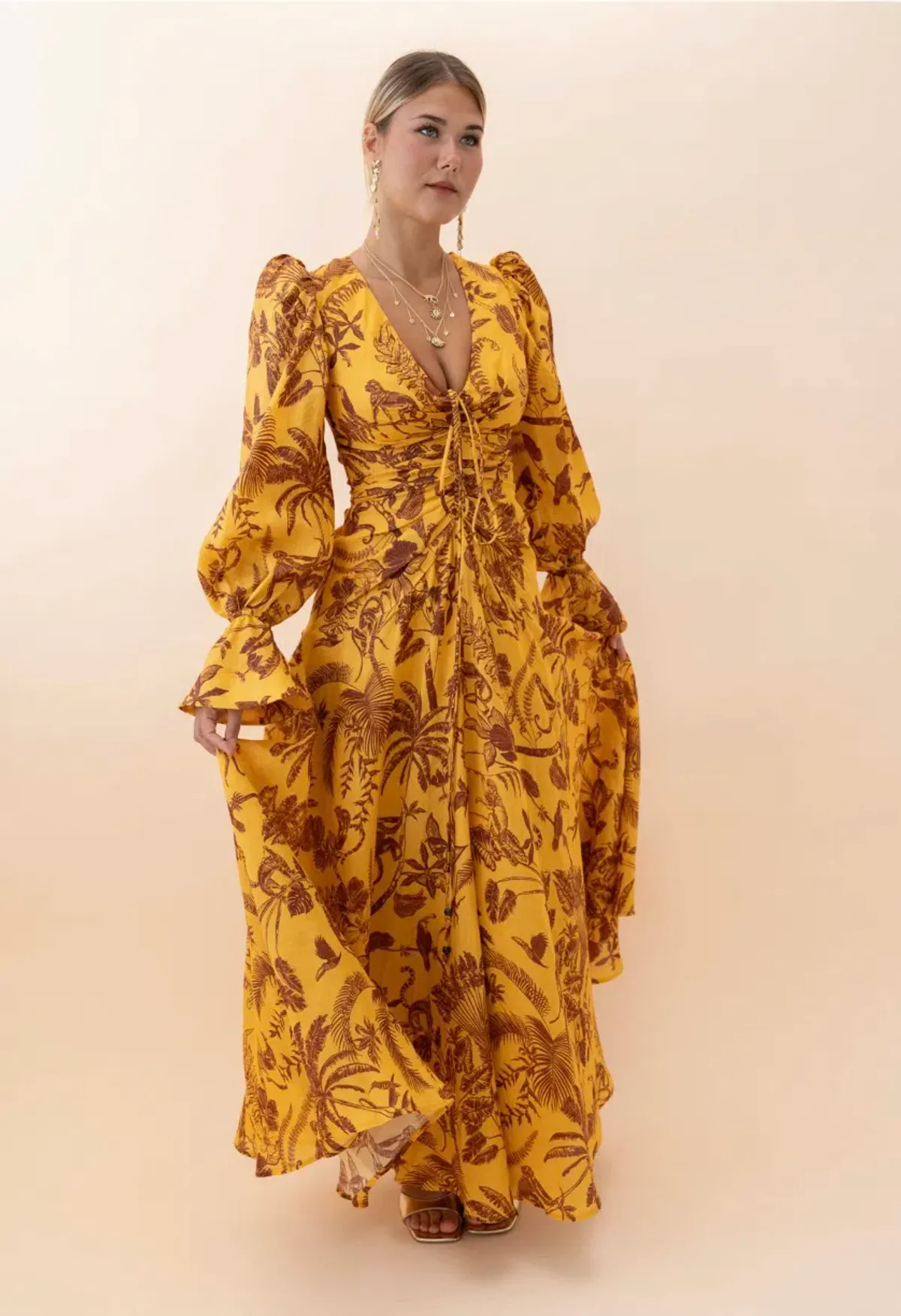 Alémais Banana Blossom Gown Size 16 - Image 1