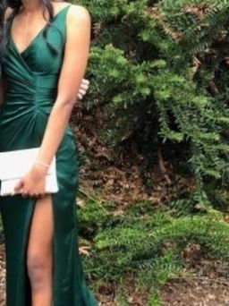 Portia & Scarlett Hugo Gown Emerald Green Size 2  for rent on The Volte - image 4
