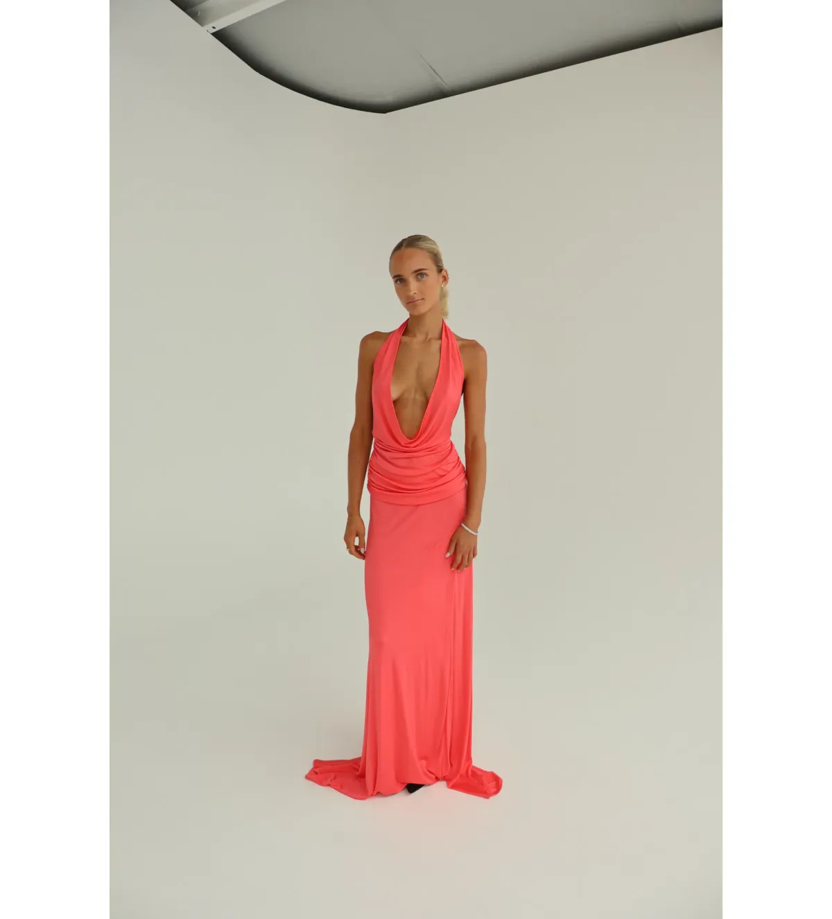 The New Arrivals Ilkyaz Ozel Tanit Draped Satin Gown in Pink Size AU6 - Image 2