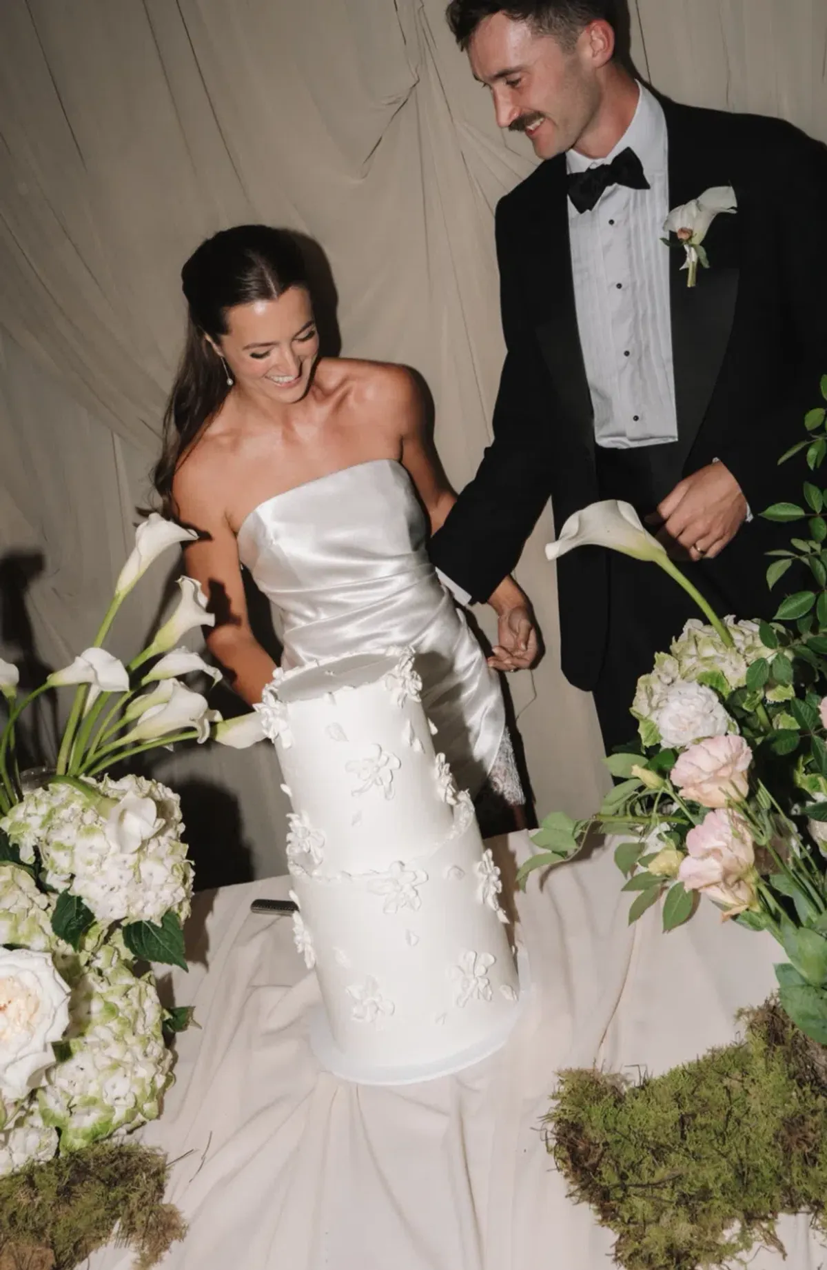 GRACE LOVES LACE SATEEN STRAPLESS MINI WEDDING DRESS IN L (FITS AU 12-14 ) | RECEPTION, HEN'S & BACHELORETTE PARTY DRESS - Image 6