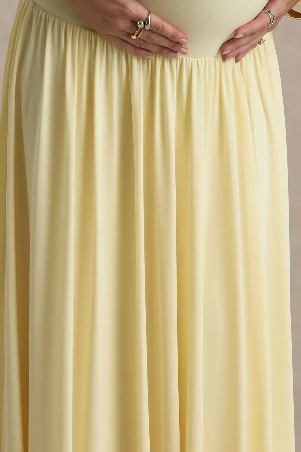 Club L London Outline Lemon Crew-Neck Maternity Maxi Dress with Pleated Skirt - Image 4