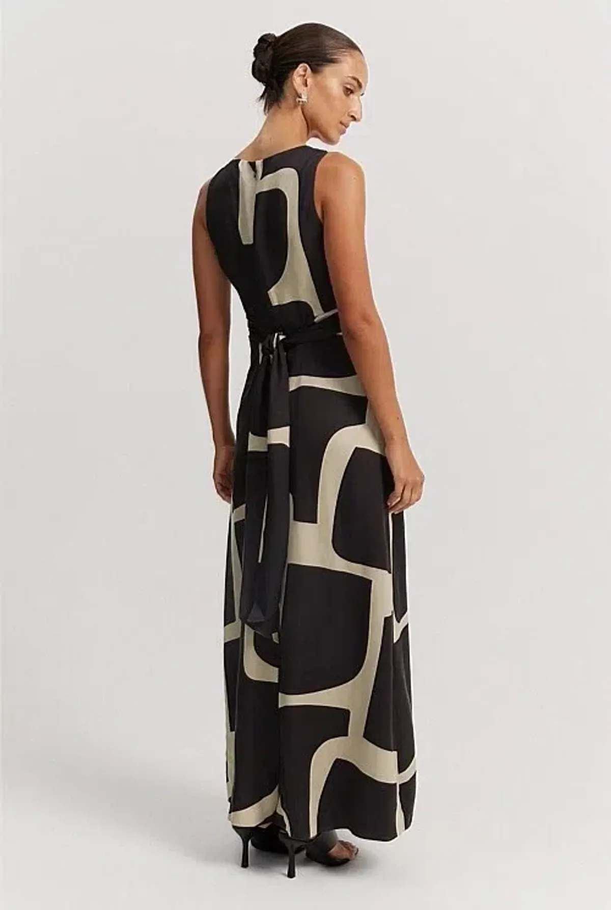 COUNTRY ROAD Print Column Maxi Dress in Stone Geo Print Size 12 - - Black & Stone Golden Brown - Image 4