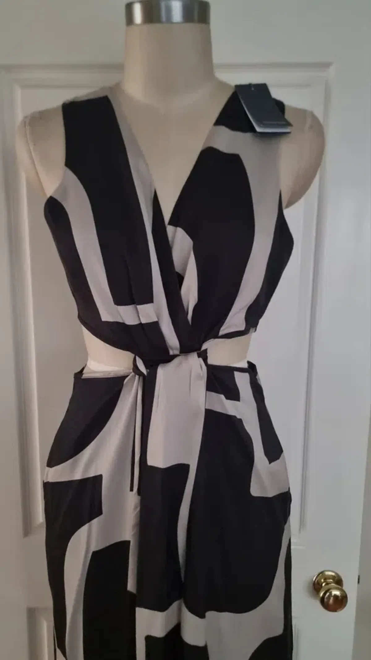 COUNTRY ROAD Print Column Maxi Dress in Stone Geo Print Size 12 - - Black & Stone Golden Brown - Image 8