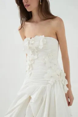 🤍  NEW AJE Splendour Flower Gown – White – Size 14 AU Garden Maxi Dress 🤍  for rent on The Volte - image 6