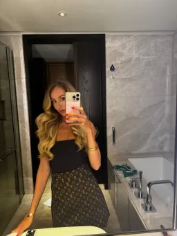 Louis Vuitton skirt size 34 for rent on The Volte - image 4