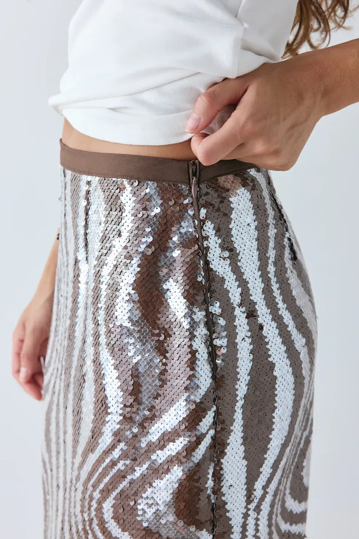 VRG GRL Metallic Sequin Skirt Size 6 - Image 2