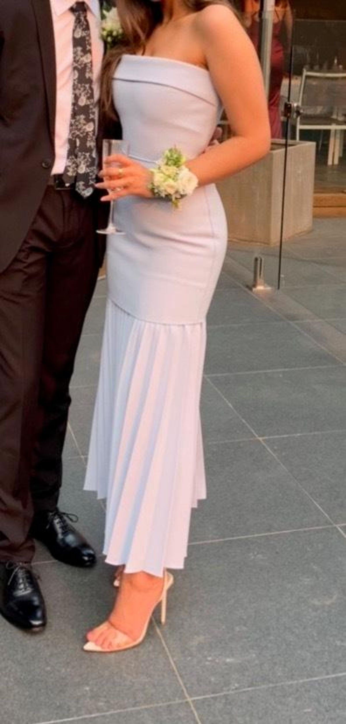 LINEAR CREPE PLEAT STRAPLESS DRESS - Image 4