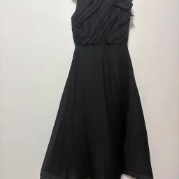 🖤 AJE Genesis Midi Dress – Black – Size 8 AU🖤 for rent on The Volte - image 6