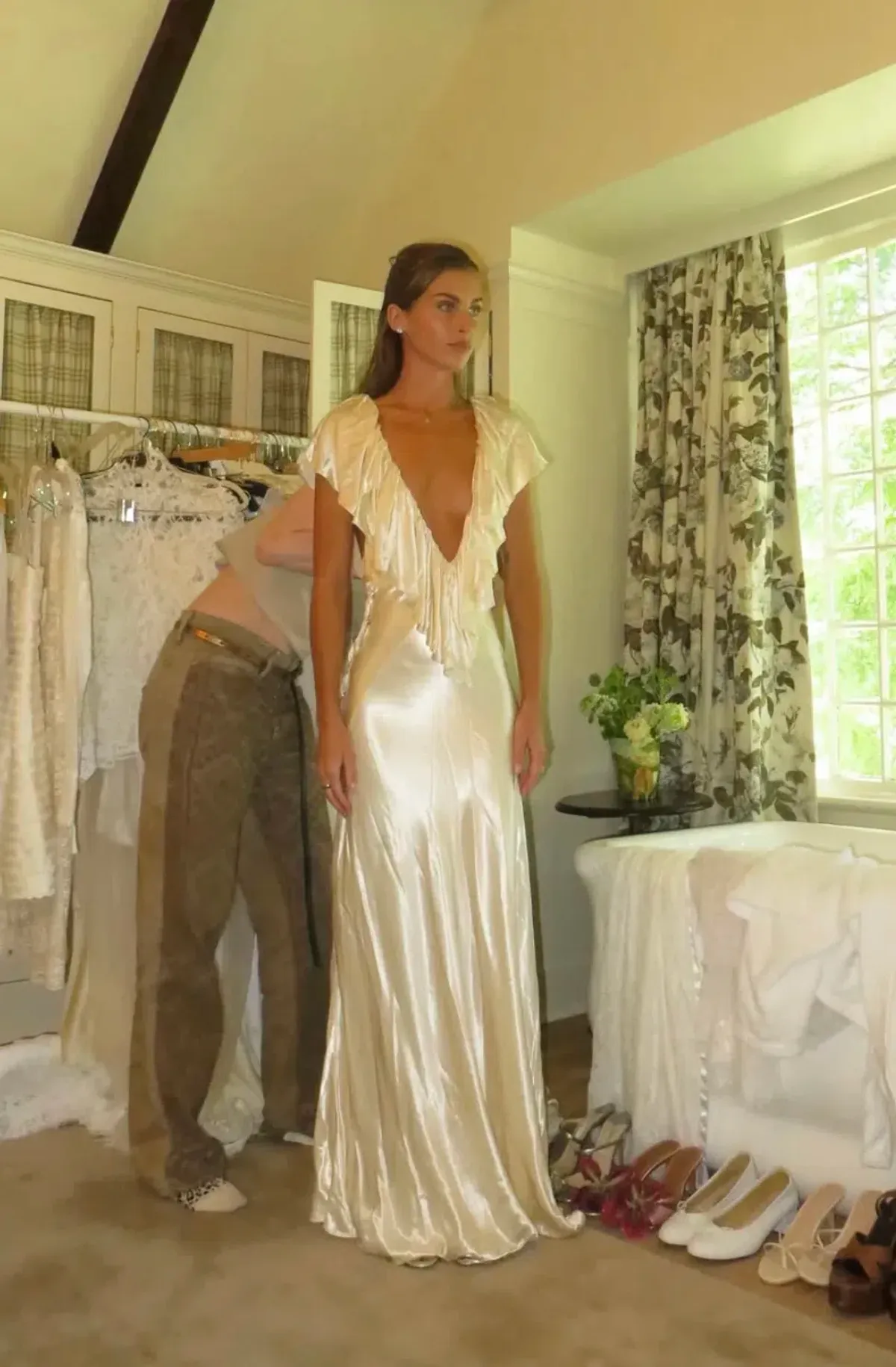 Clover Gown Satin Cream - Image 8