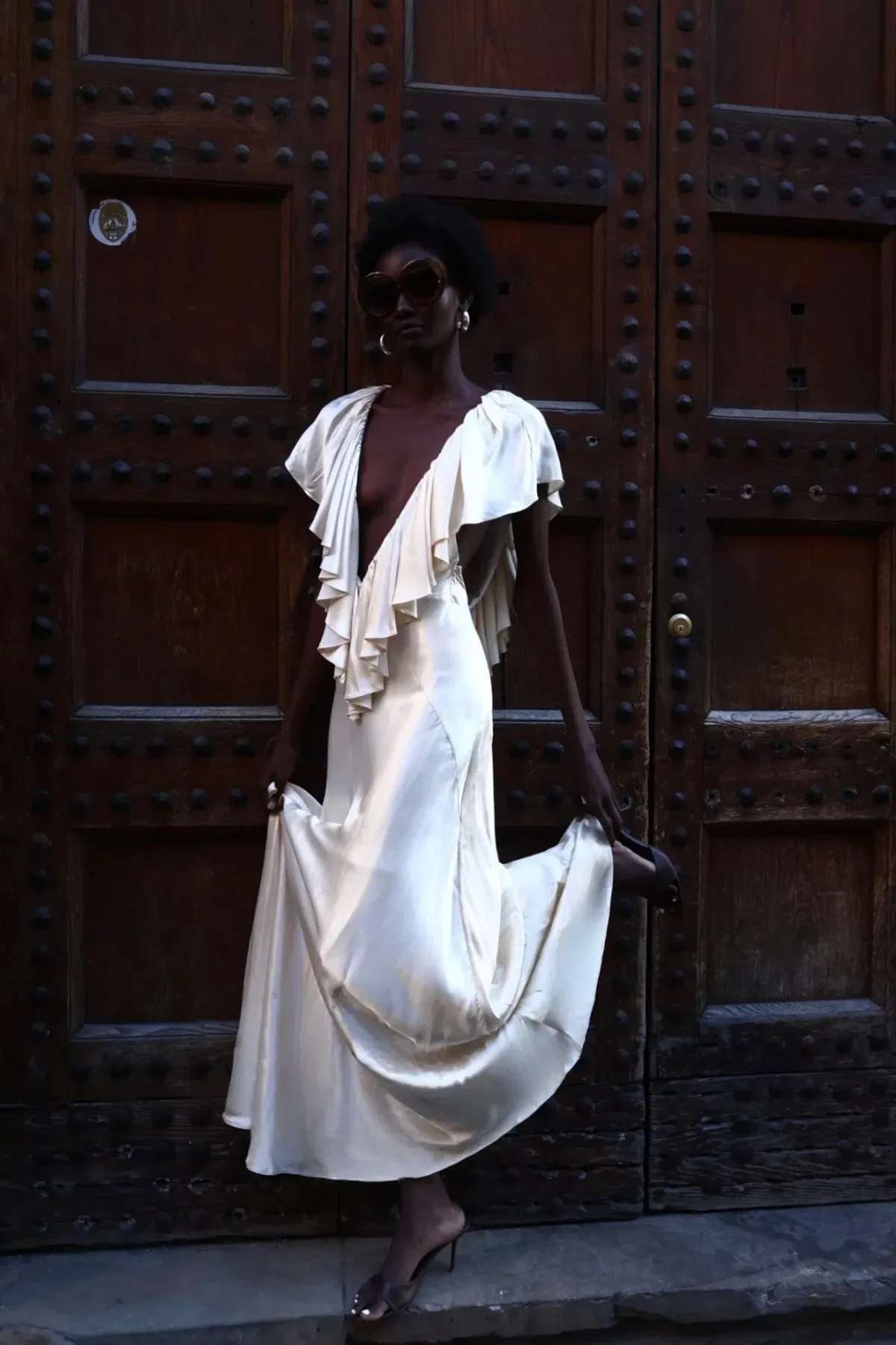 Clover Gown Satin Cream - Image 7
