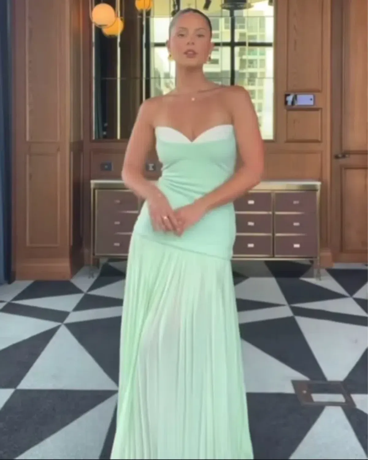 She is Olla Nicolette Gown Medium - Image 2