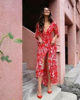 Kookai Sunshine Vee Maxi Dress Print Size 6 for rent on The Volte - image 2