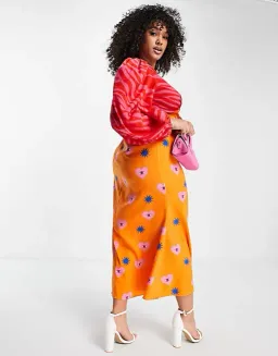 Never Fully Dressed Plus Balloon Sleeve Maxi Dress in Contrast Graphic Print  Size 20  for rent on The Volte - image 2