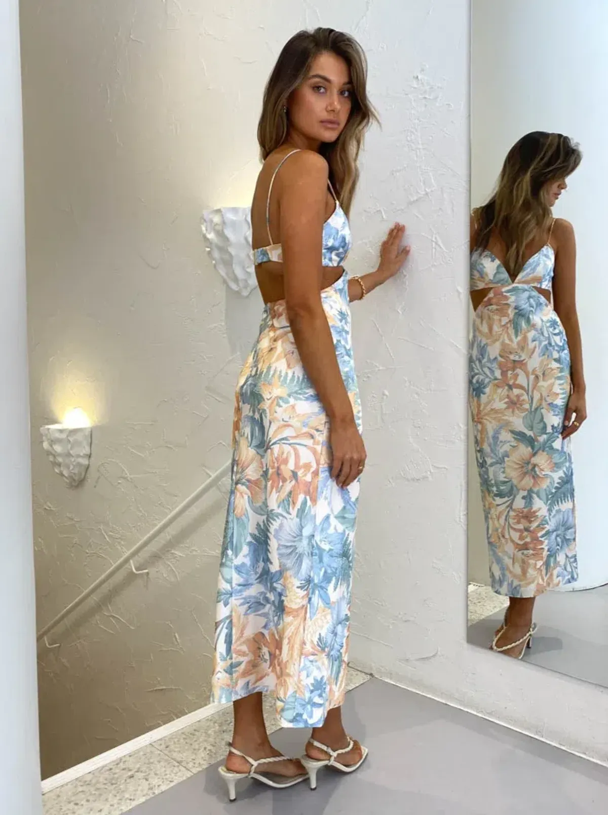 Significant Other Jacy Dress in Island Bouquet Size 8 - Image 3