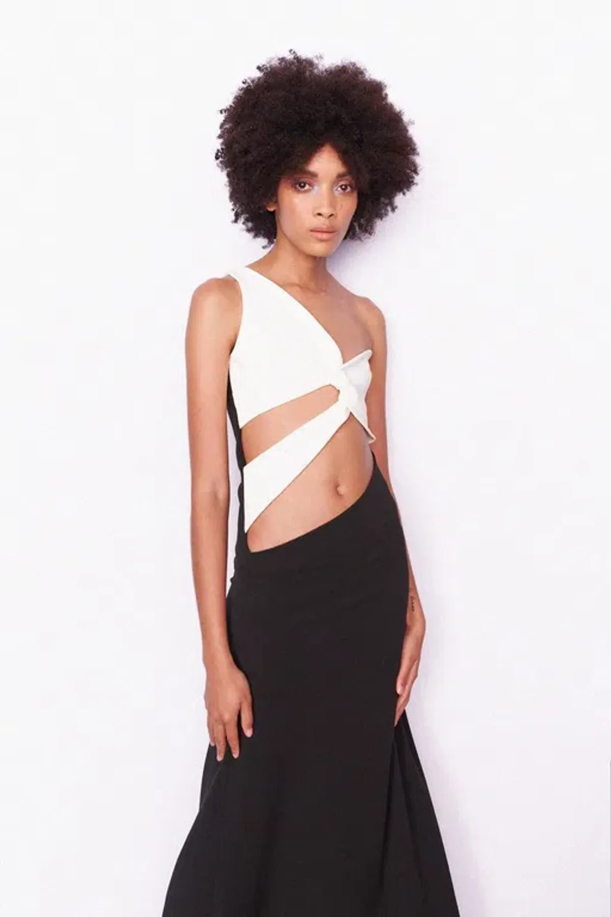 Aaizél Cut Out One Shoulder Maxi Dress Black/White Size 6 - Image 2