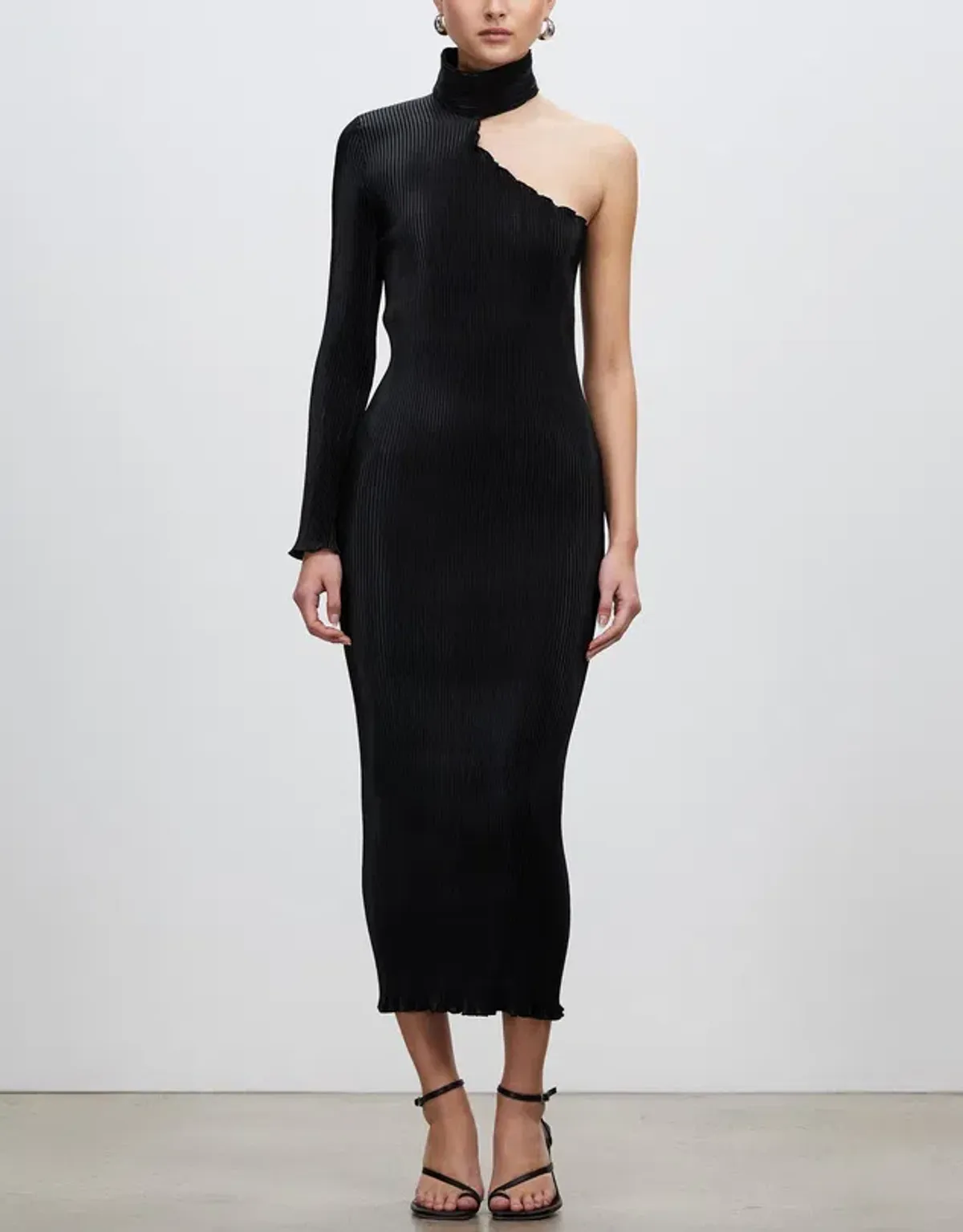 L’Idee Soireé 90’s Sleeved Gown in Black Size 6 - Image 1