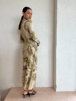 Camilla and Marc Kyha Midi Dress Print Size 8 for rent on The Volte - image 6