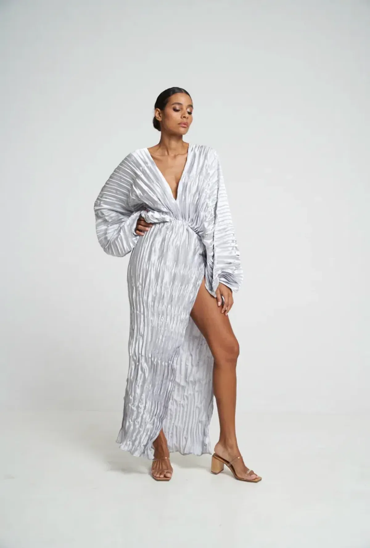 L'idee De Luxe Gown in Metallic Size AU 8 - Image 5