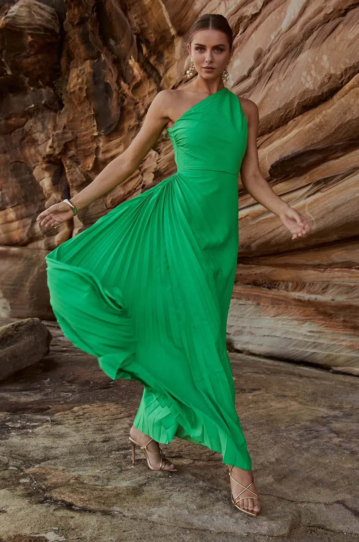 Sonya Moda Azalea Gown In Barcelona Green Size 6 - Image 1