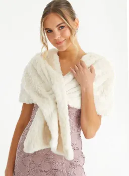 Review Fur Stole Marshmallow for rent on The Volte - image 1