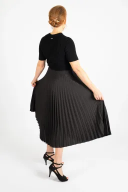 Hugo Boss Plissé Pleats Dress with Knitted Top Black Size M for rent on The Volte - image 5