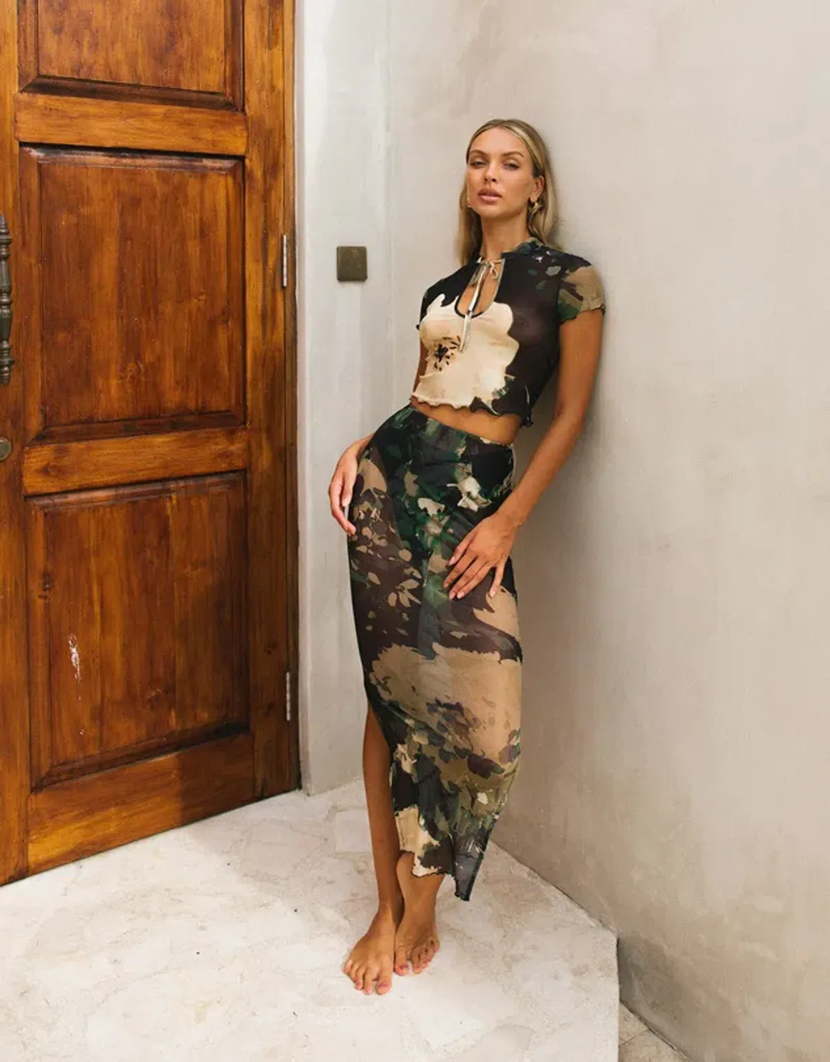 Isabelle Quinn Marilyn Key Hole Crop and Skirt Set Floral Size 6 - Image 1