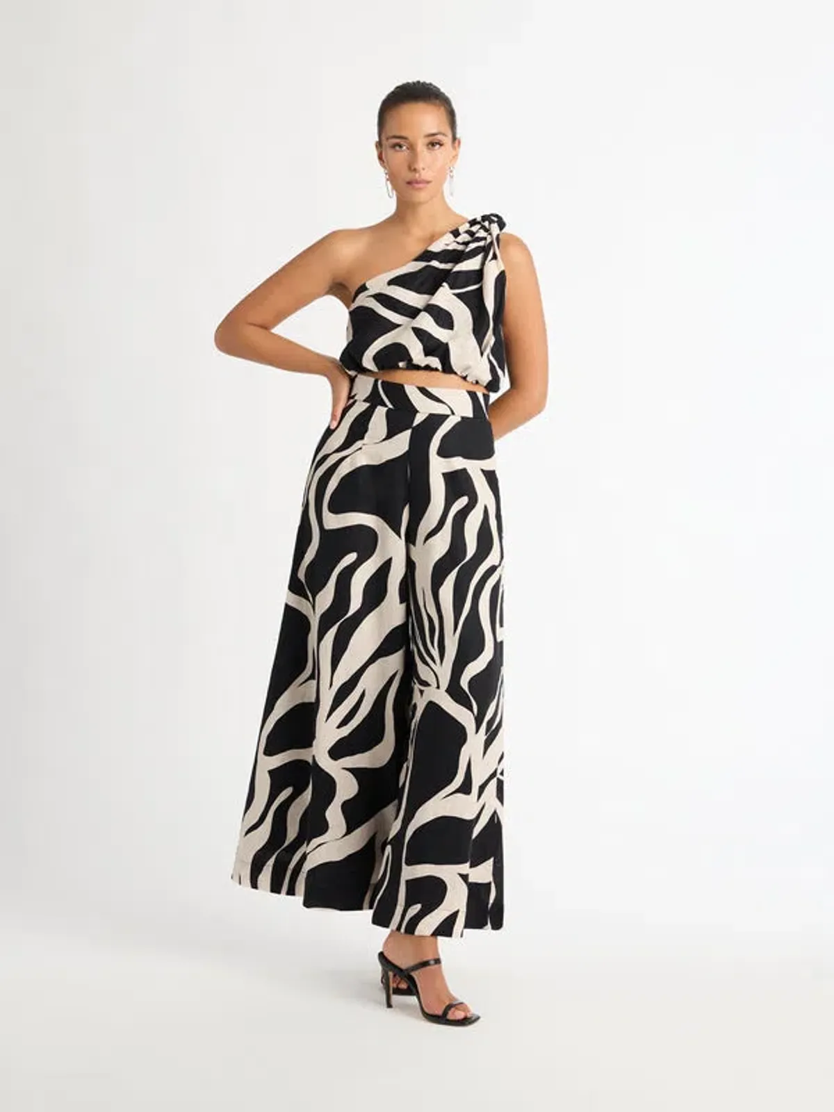 Sheike Zulu Top Print Size AU 10 - Image 1