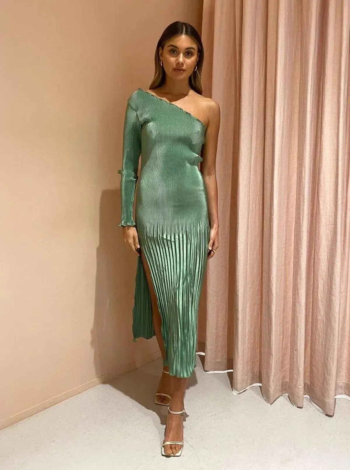 L'idée Soirée One Shoulder Sleeve Gown Green Size 8 for rent on The Volte - main image